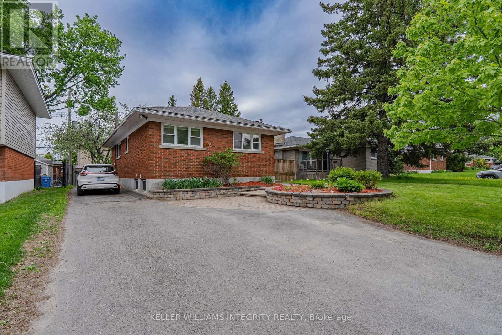 1695 GAGE CRESCENT NORTH Image 2