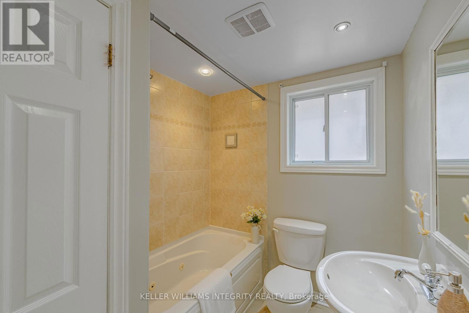 1695 GAGE CRESCENT NORTH Image 21