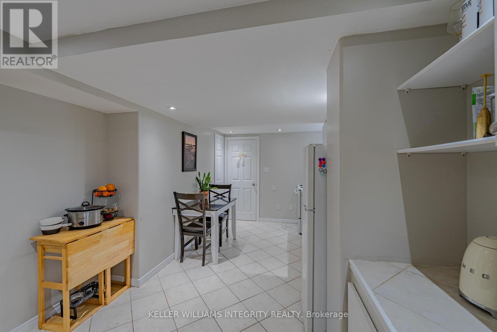 1695 GAGE CRESCENT NORTH Image 31