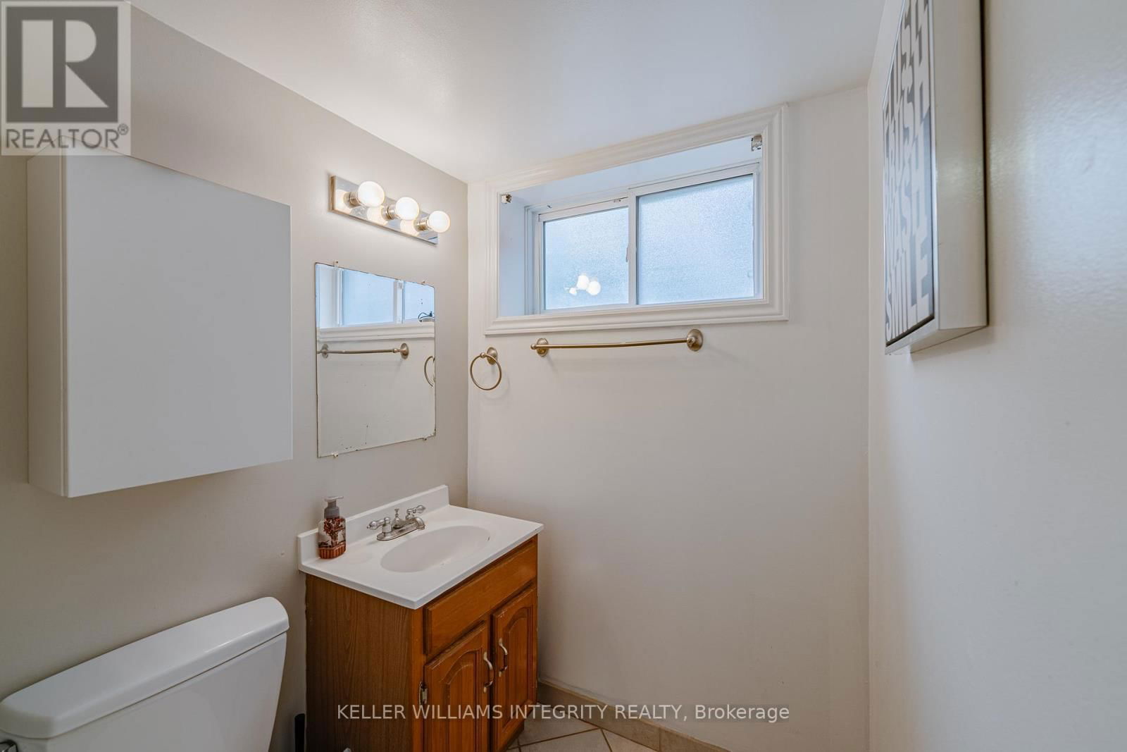1695 GAGE CRESCENT NORTH Image 35