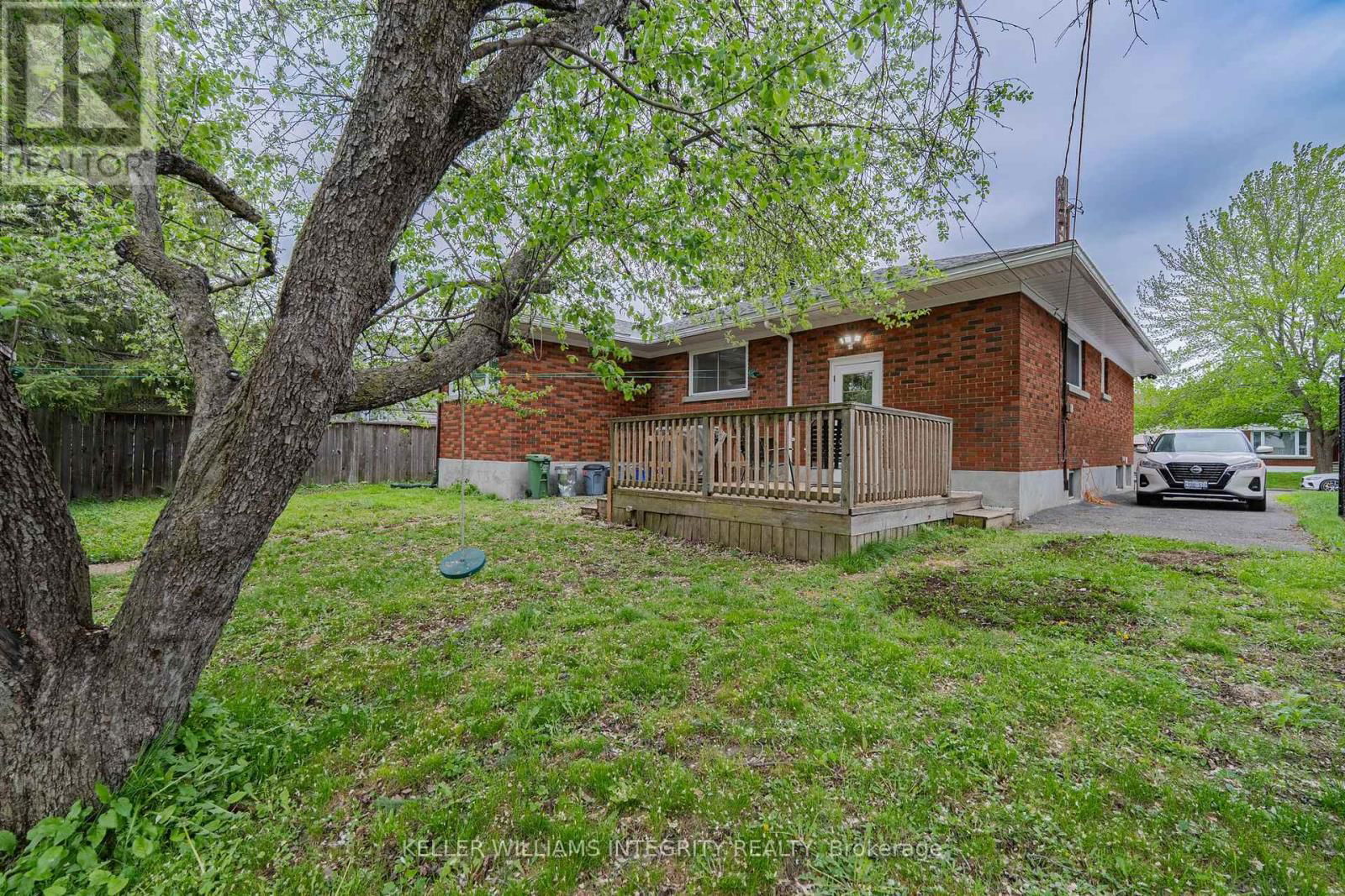 1695 GAGE CRESCENT NORTH Image 41