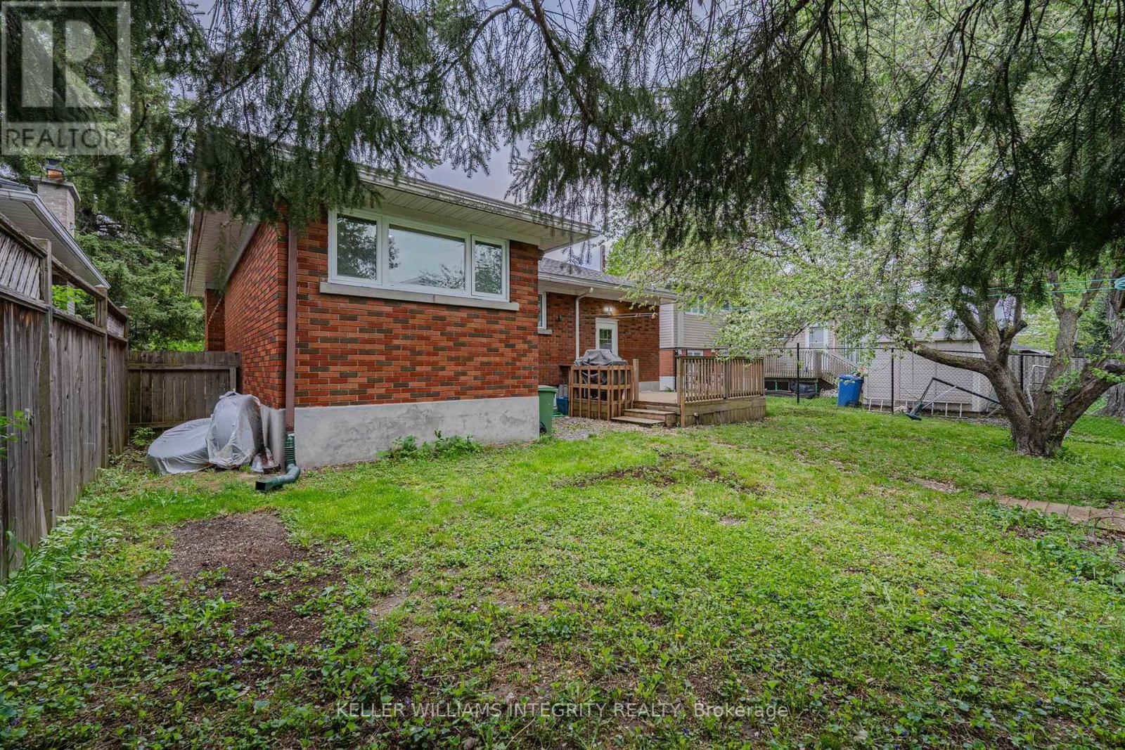 1695 GAGE CRESCENT NORTH Image 42