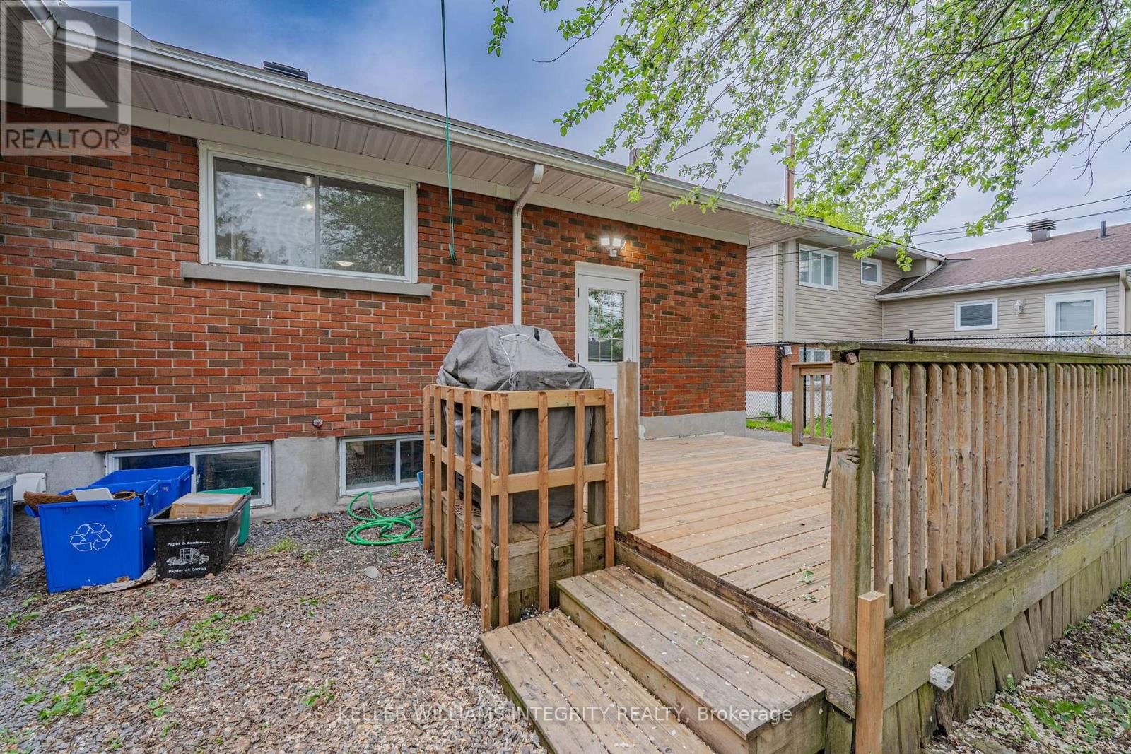 1695 GAGE CRESCENT NORTH Image 44