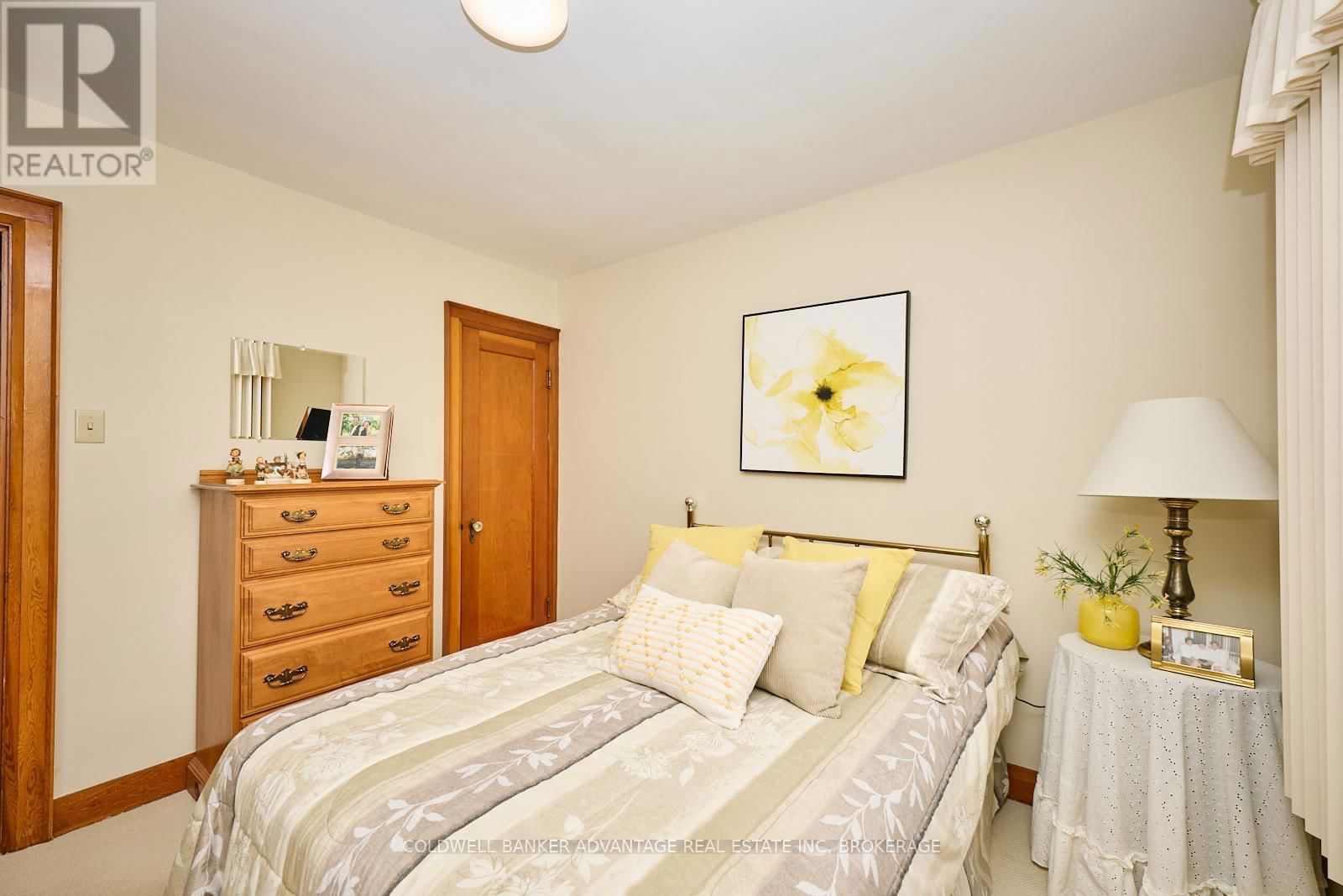 364 SUGARLOAF STREET Image 12