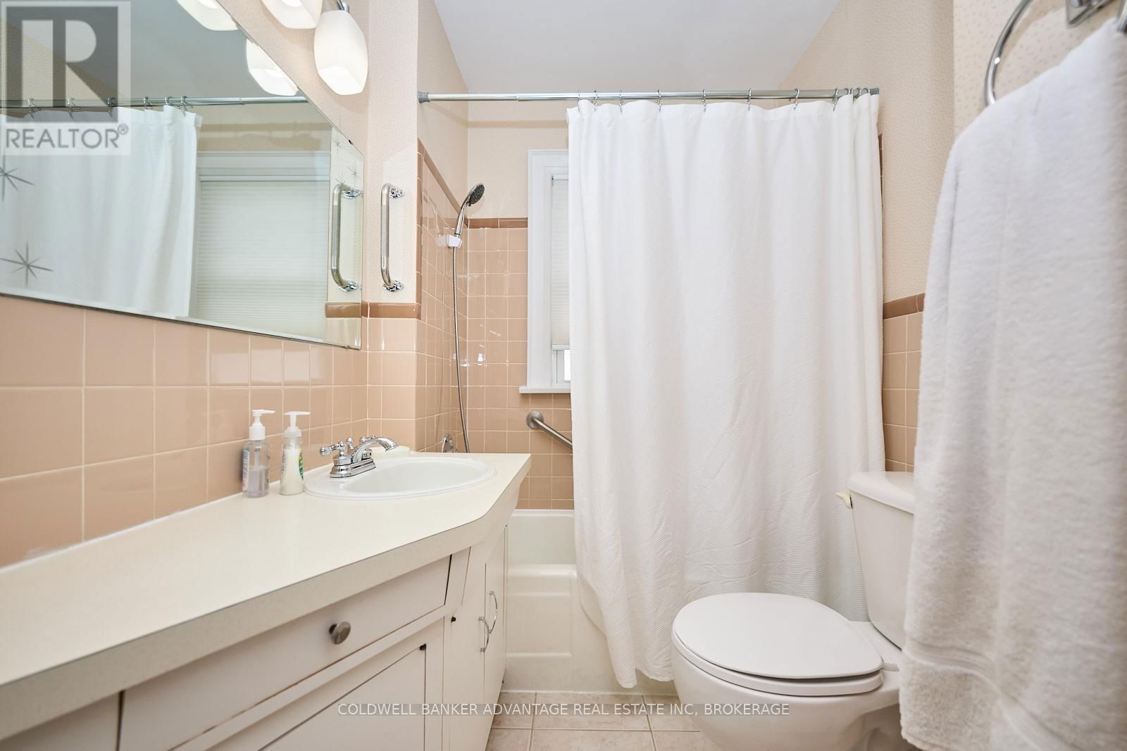 364 SUGARLOAF STREET Image 14