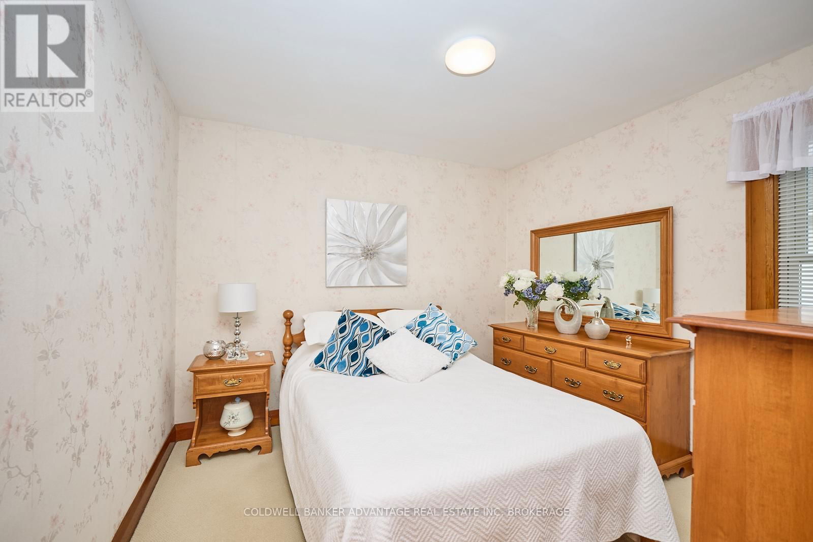 364 SUGARLOAF STREET Image 15