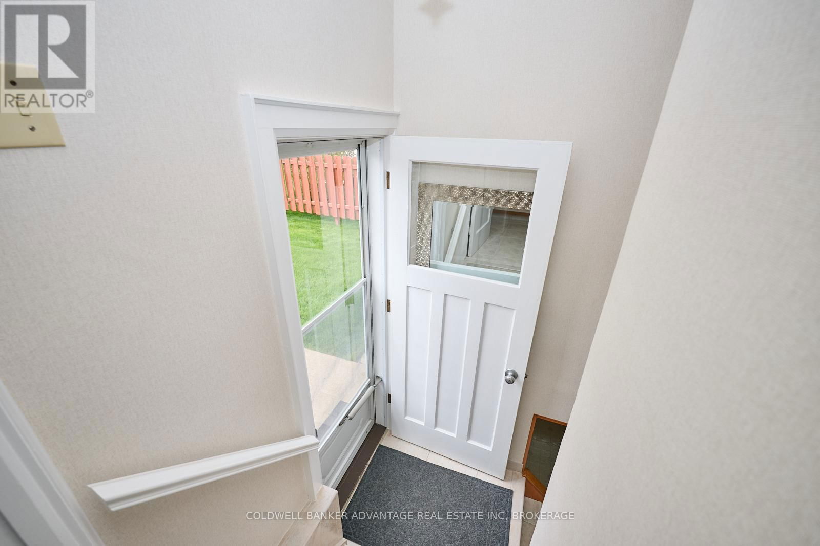 364 SUGARLOAF STREET Image 17