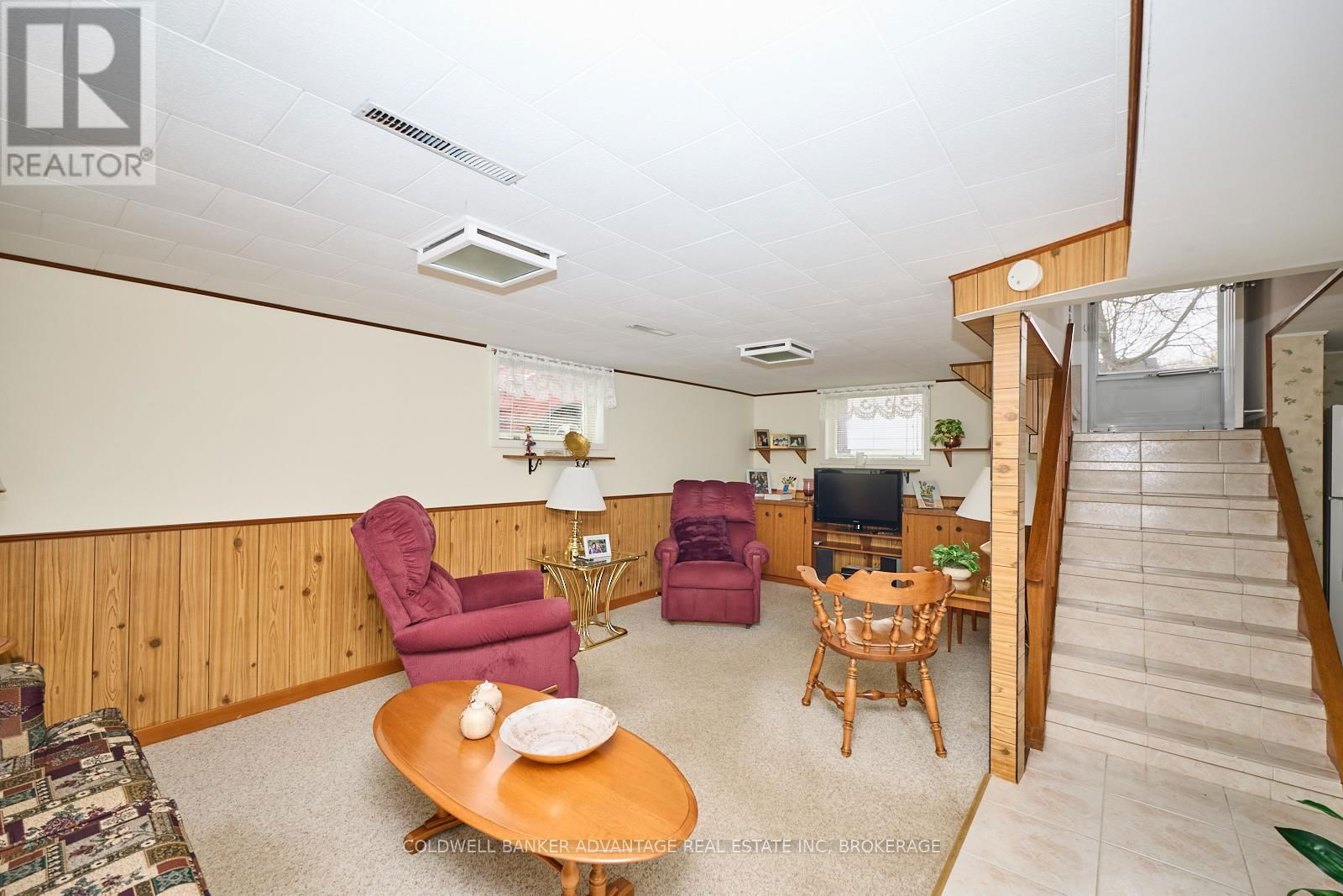 364 SUGARLOAF STREET Image 18