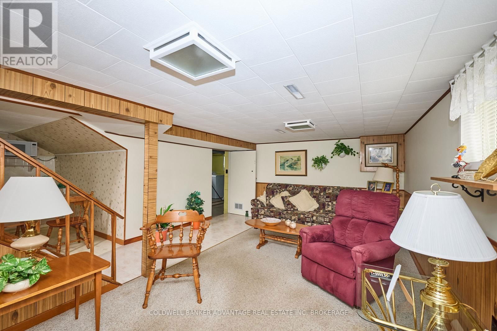 364 SUGARLOAF STREET Image 19