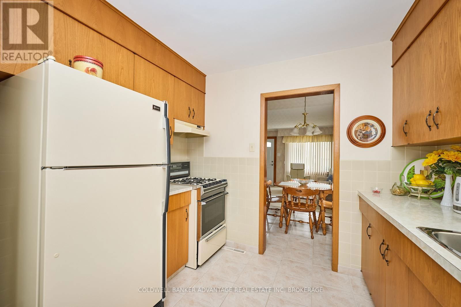 364 SUGARLOAF STREET Image 8