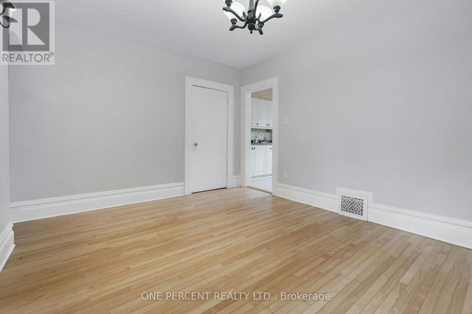 165 HAWTHORNE AVENUE Image 12