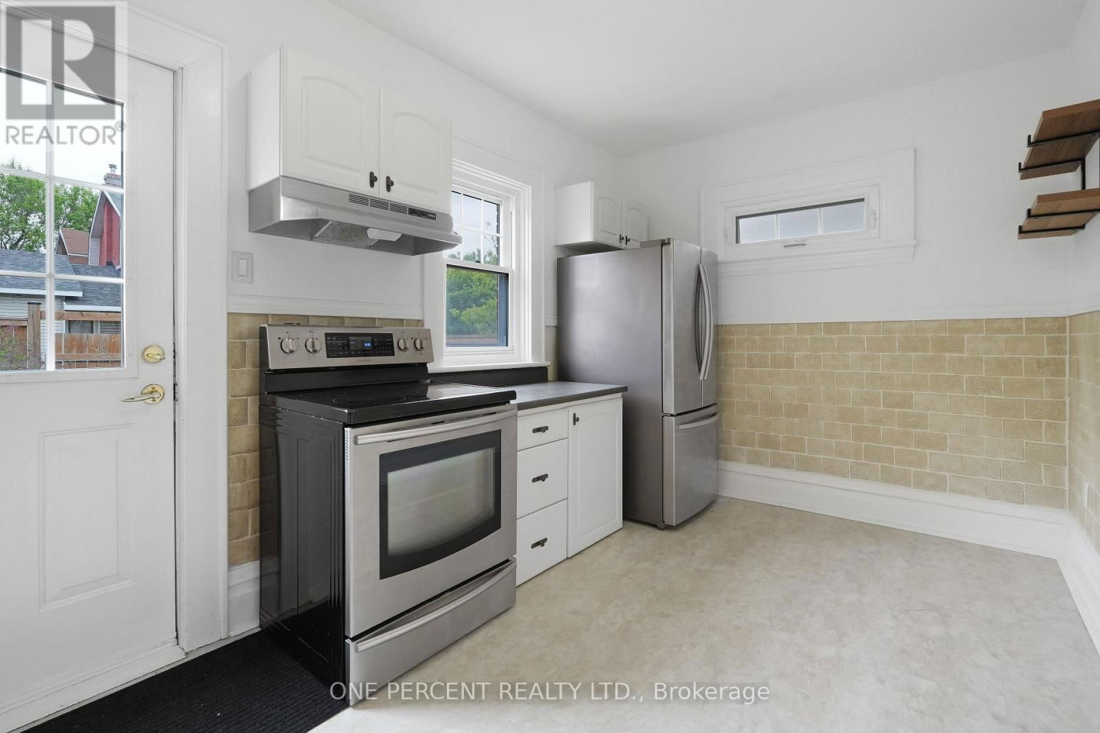 165 HAWTHORNE AVENUE Image 13