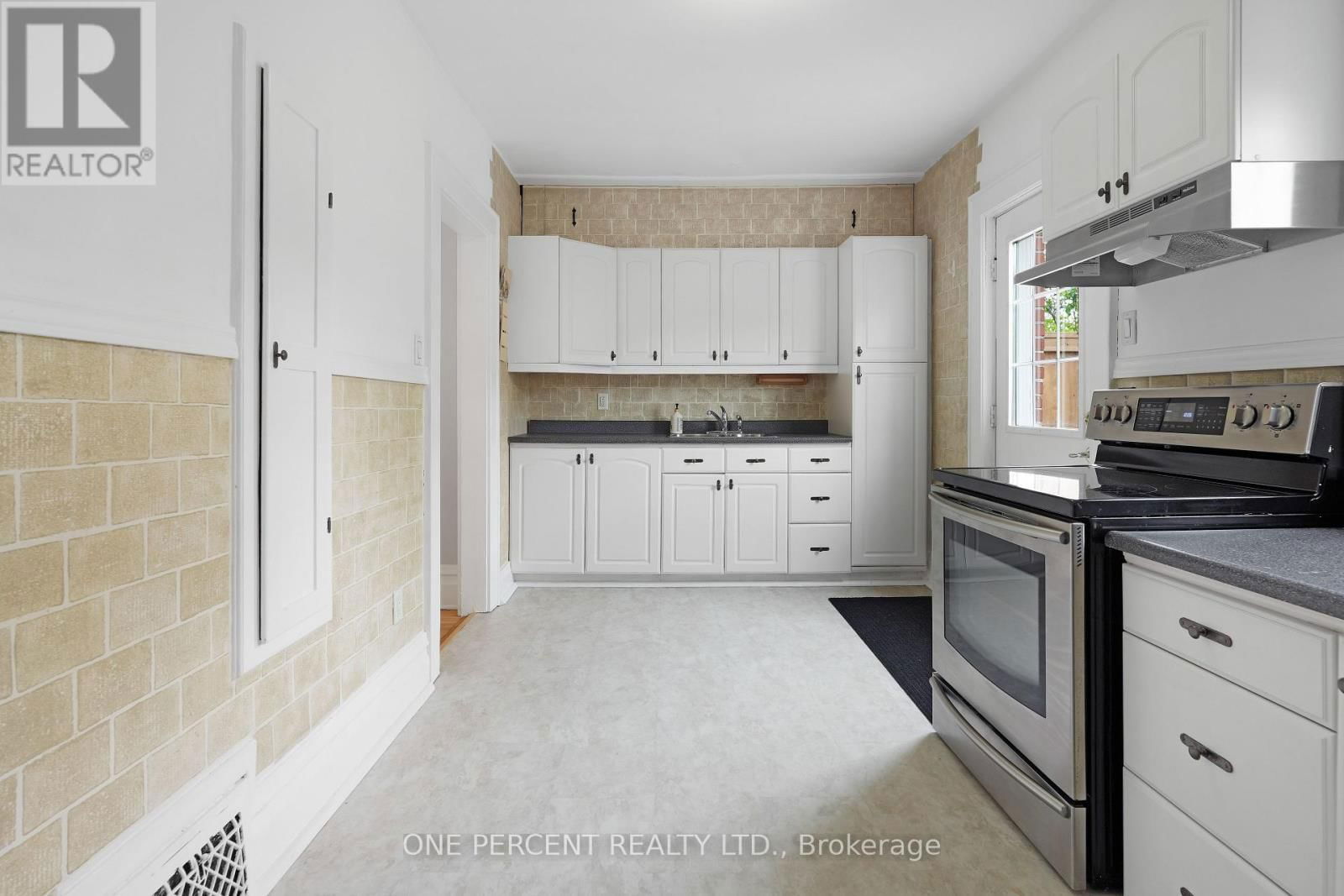 165 HAWTHORNE AVENUE Image 14