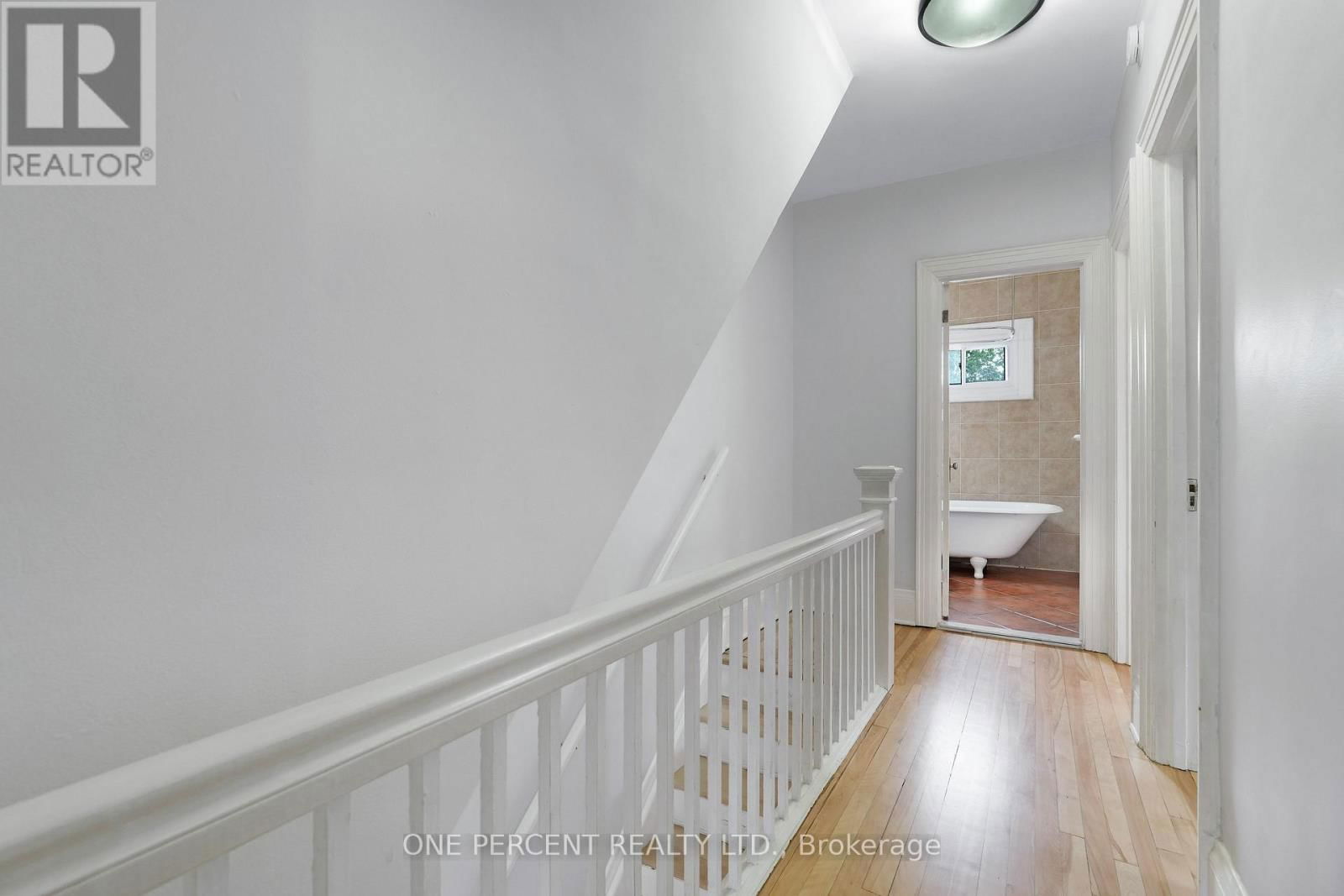 165 HAWTHORNE AVENUE Image 17