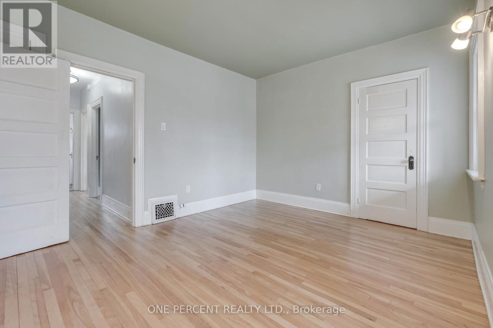 165 HAWTHORNE AVENUE Image 23