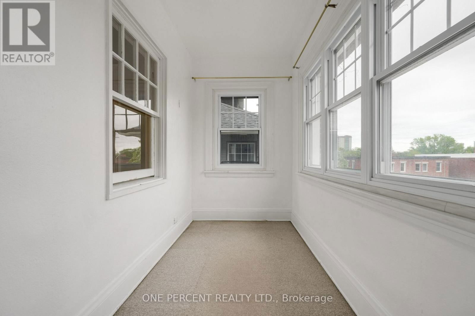 165 HAWTHORNE AVENUE Image 26