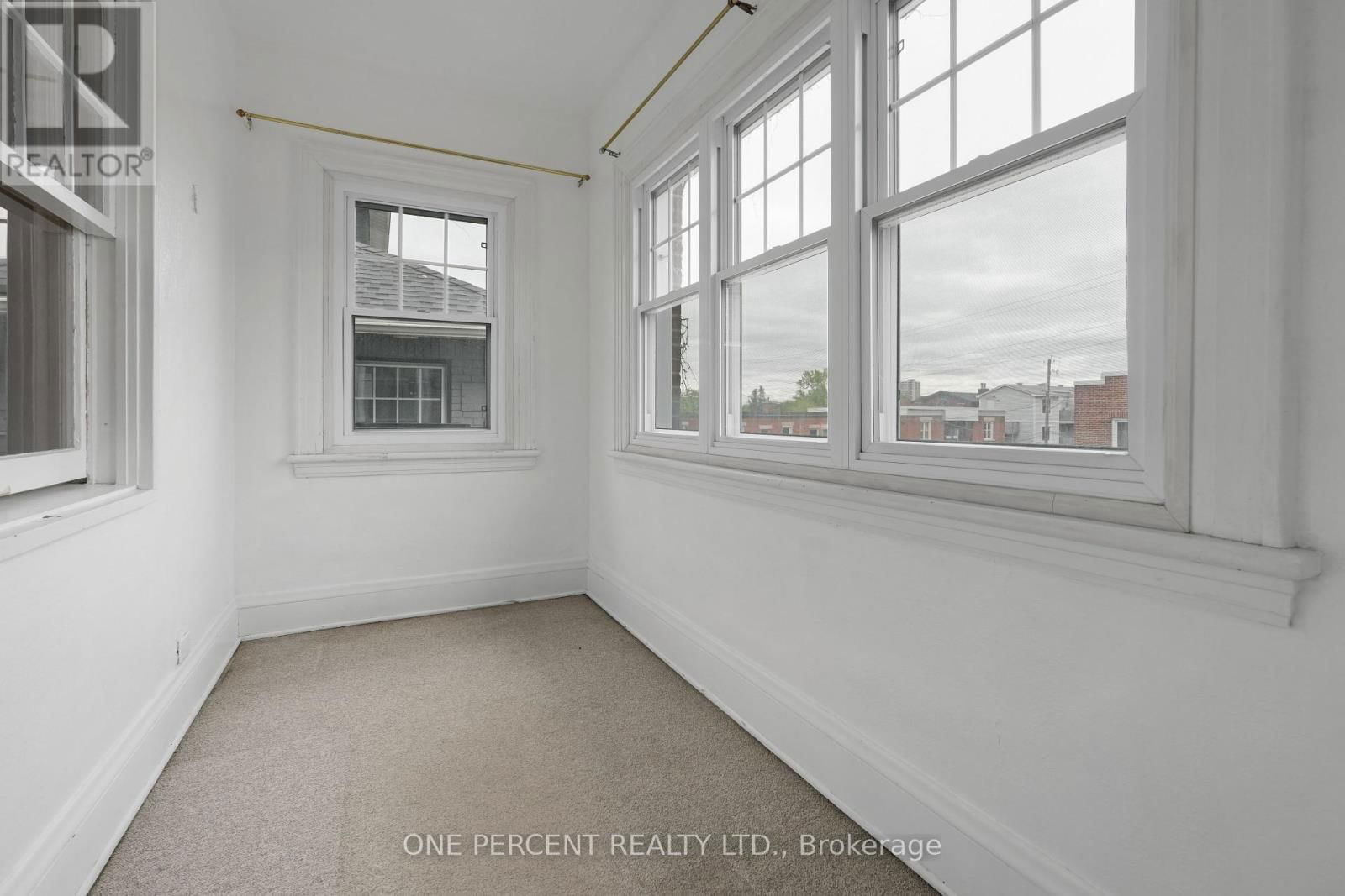 165 HAWTHORNE AVENUE Image 27