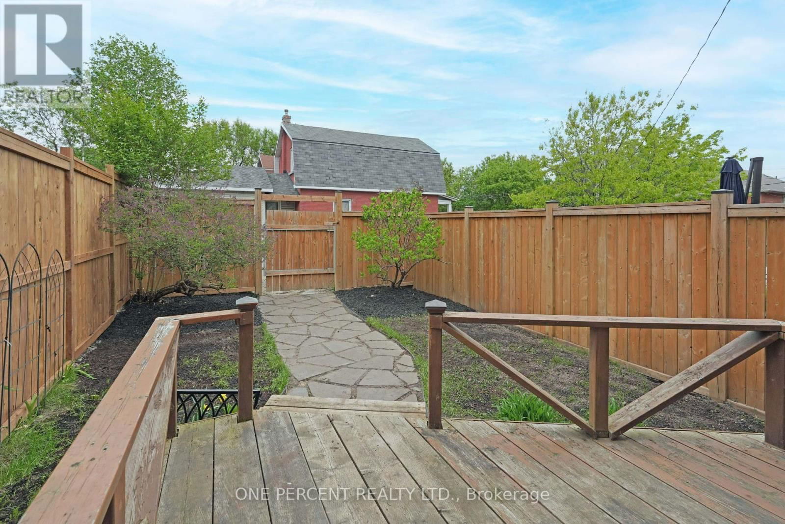 165 HAWTHORNE AVENUE Image 30
