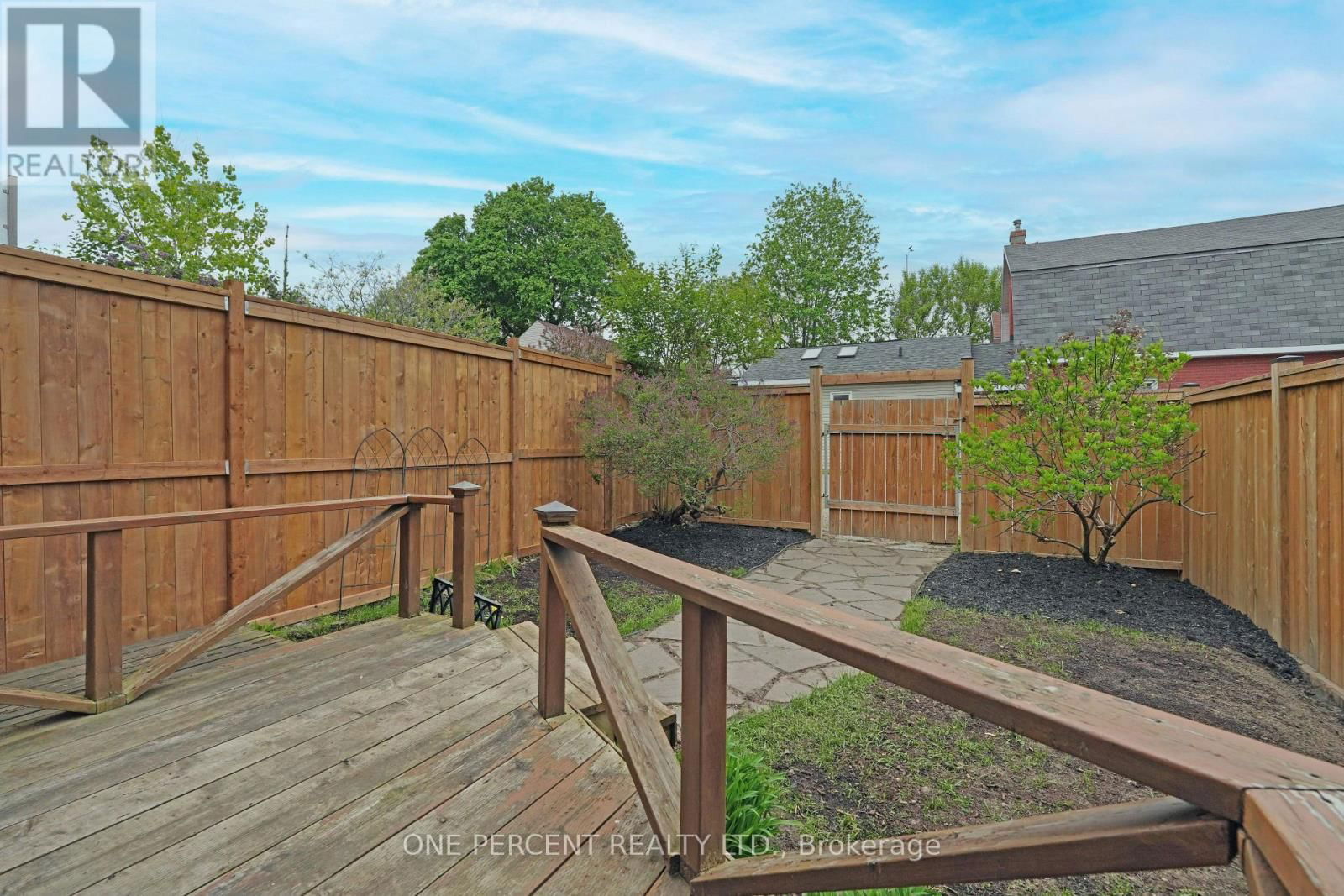 165 HAWTHORNE AVENUE Image 31