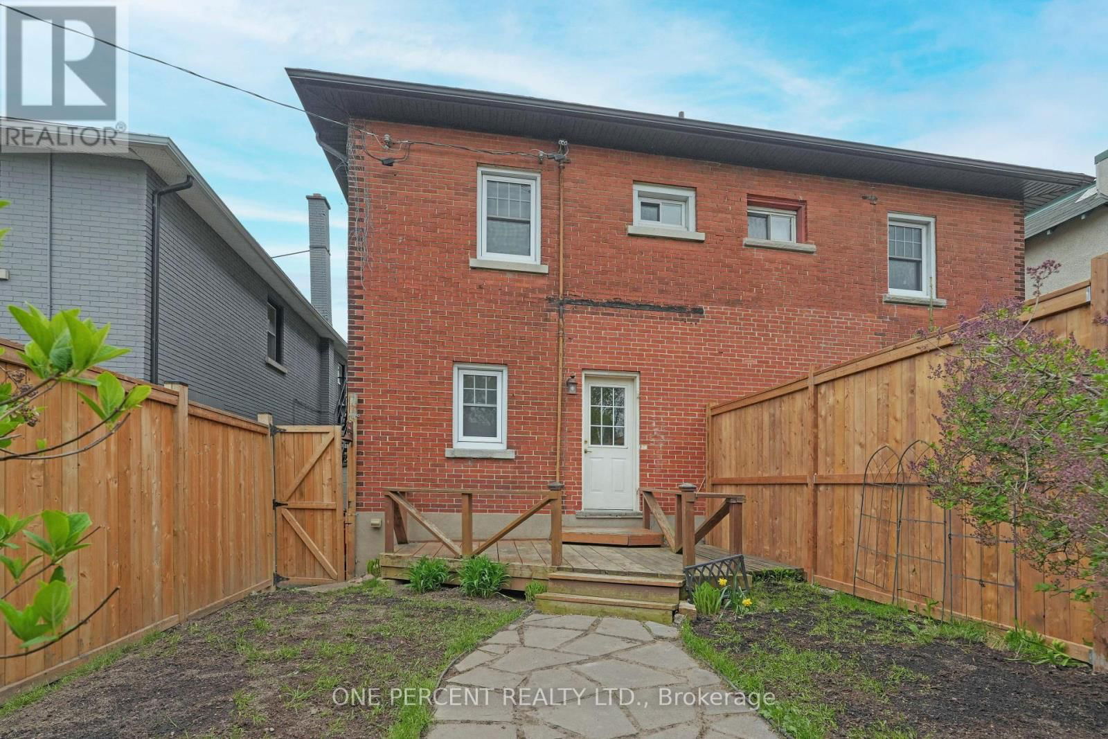165 HAWTHORNE AVENUE Image 32