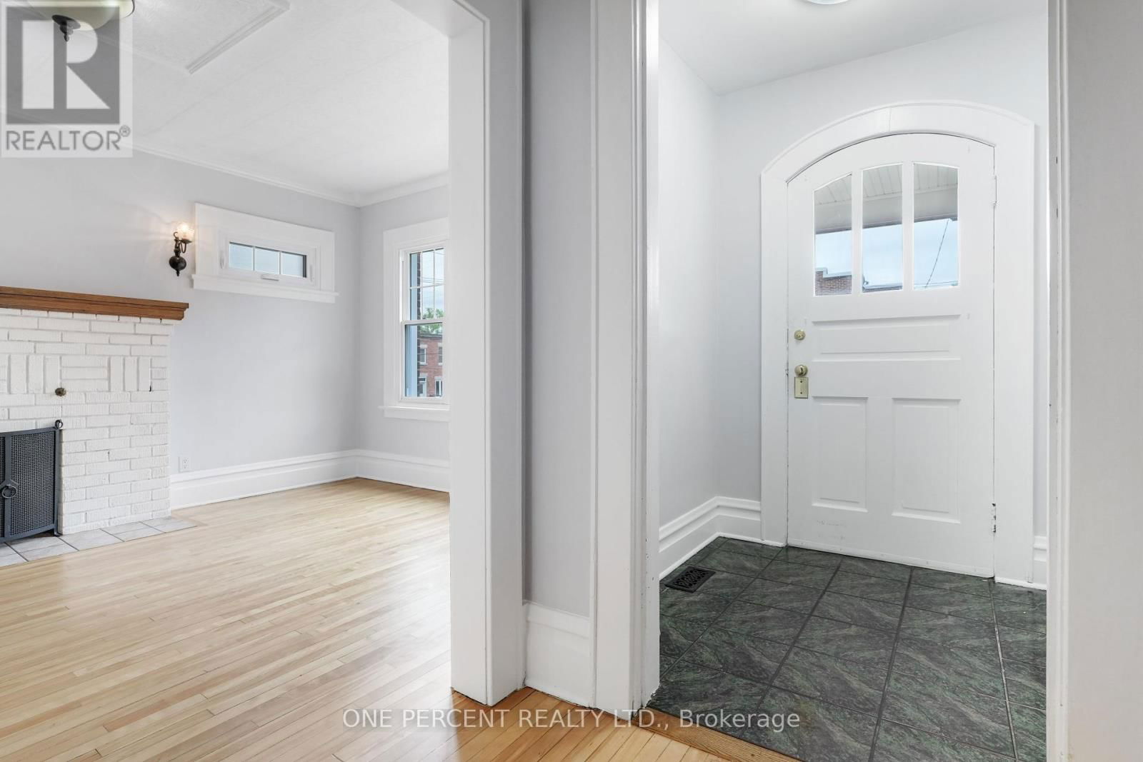 165 HAWTHORNE AVENUE Image 4