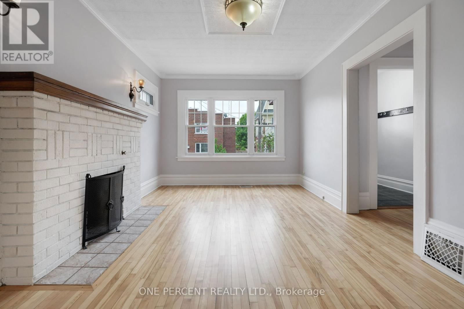 165 HAWTHORNE AVENUE Image 8