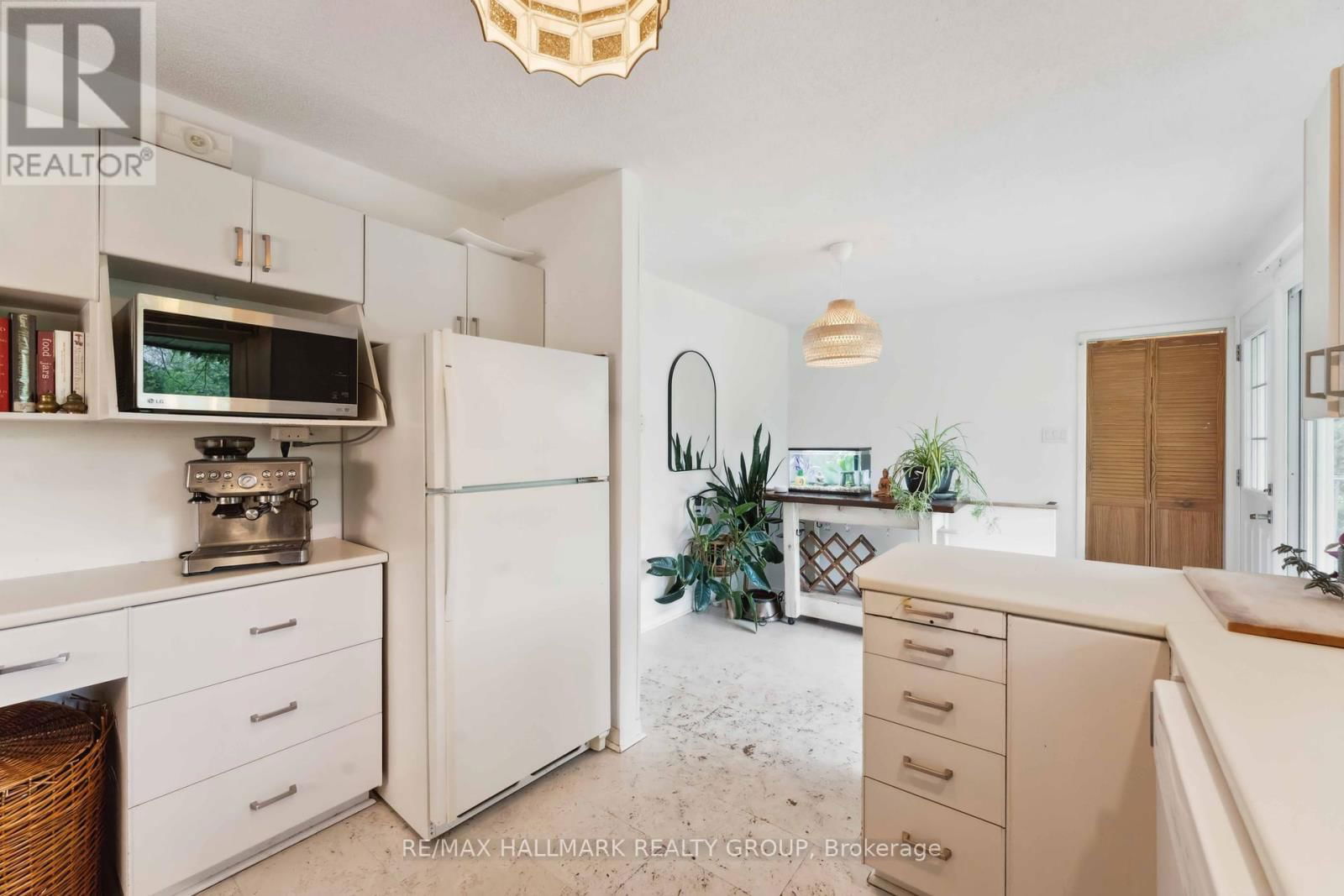 54 LISMER CRESCENT Image 11