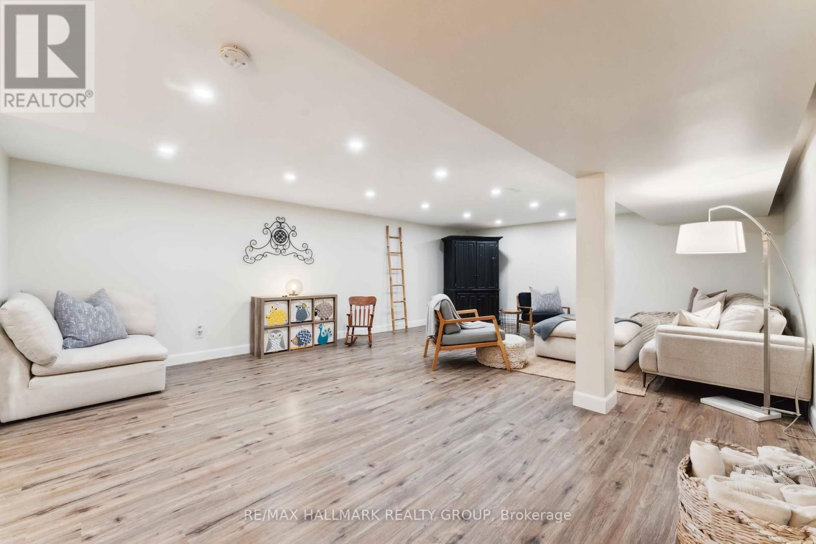 54 LISMER CRESCENT Image 22