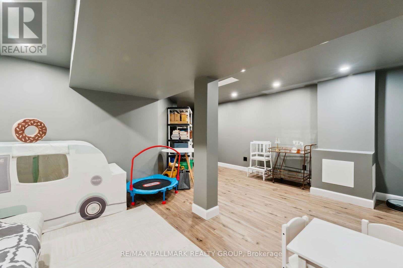 54 LISMER CRESCENT Image 33