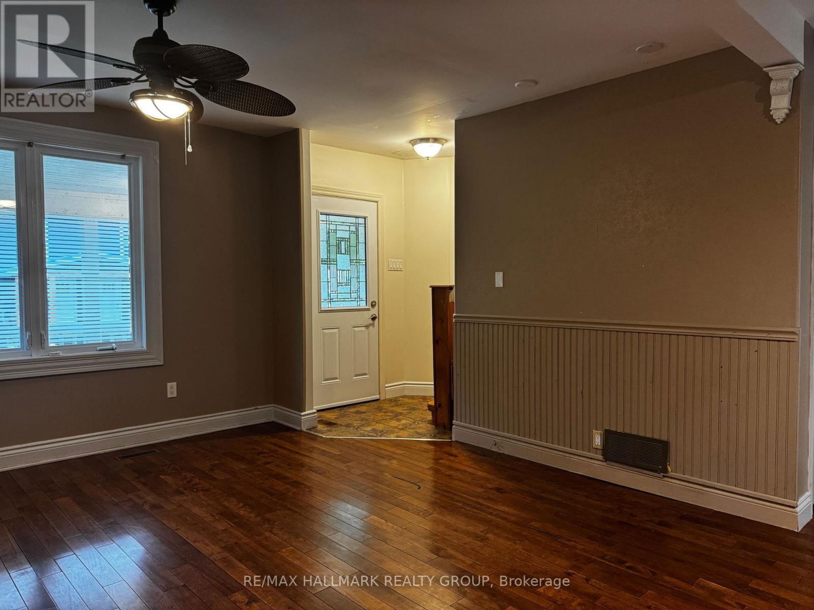 118 WELLINGTON STREET Image 10