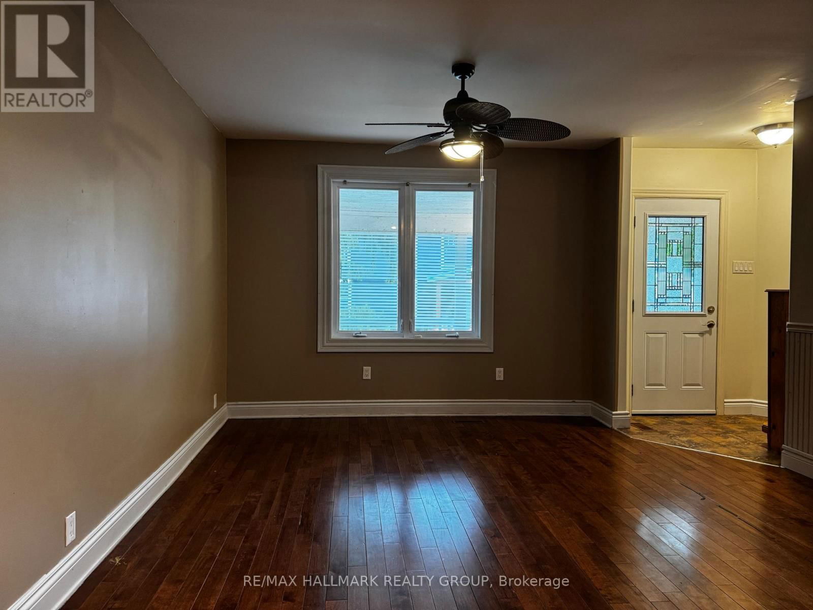 118 WELLINGTON STREET Image 11