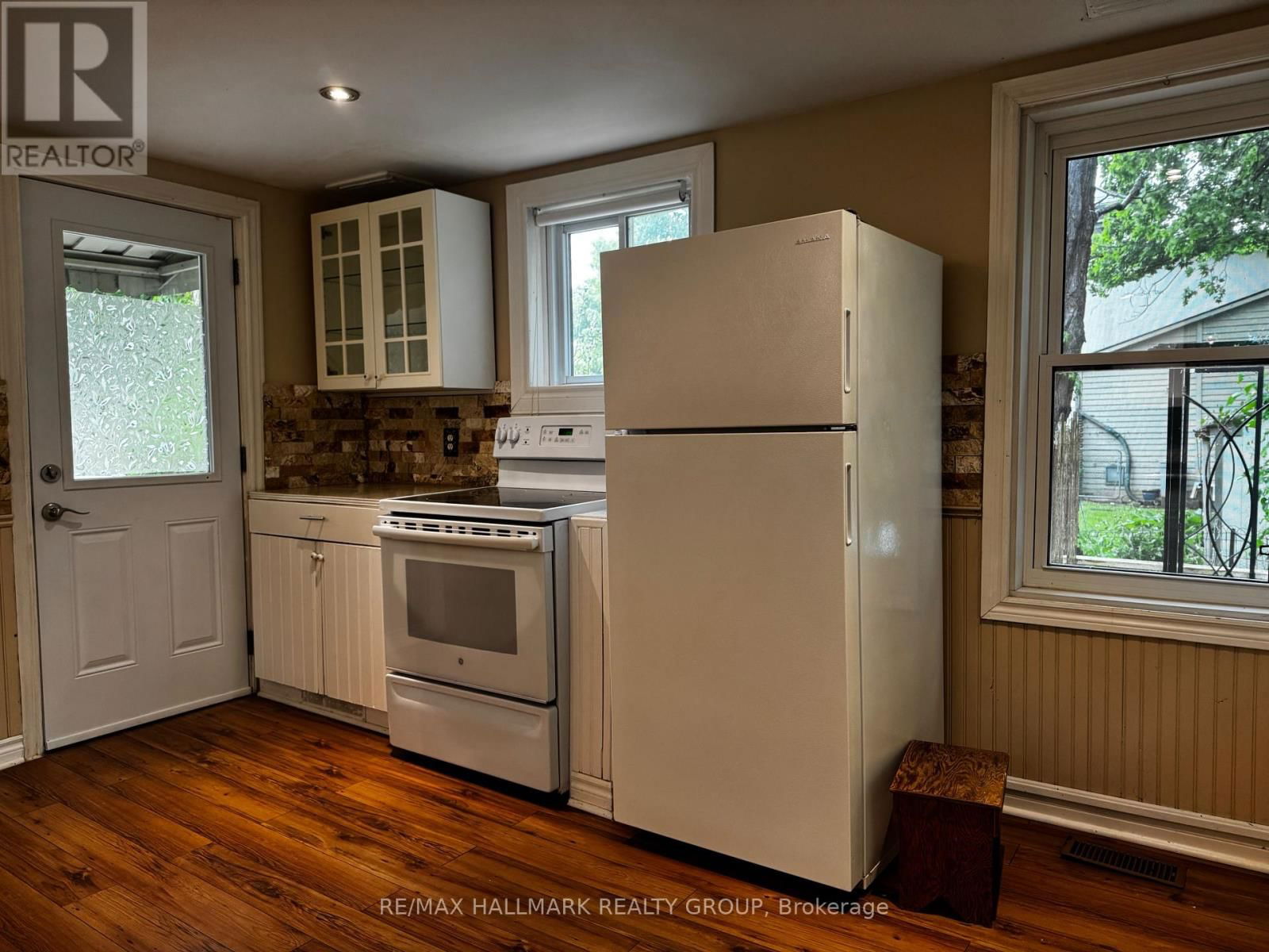 118 WELLINGTON STREET Image 20