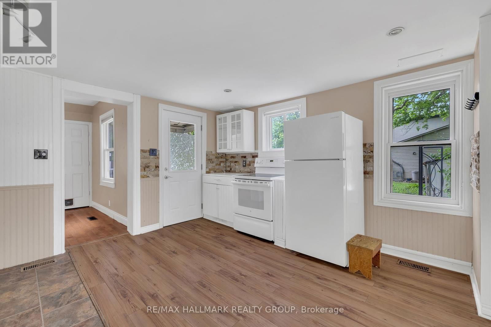 118 WELLINGTON STREET Image 26
