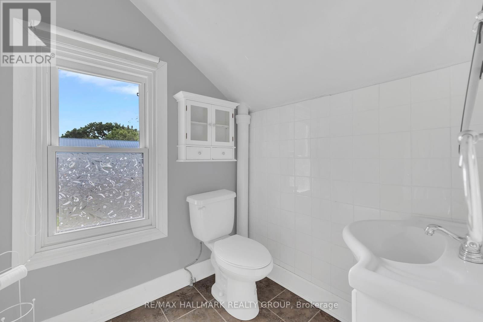 118 WELLINGTON STREET Image 35