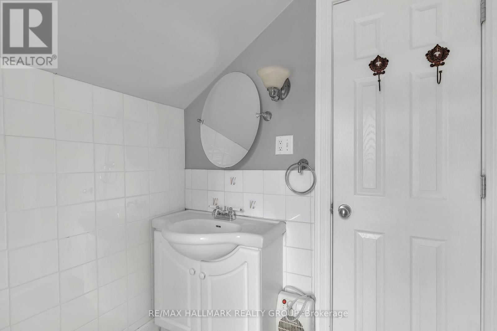 118 WELLINGTON STREET Image 37