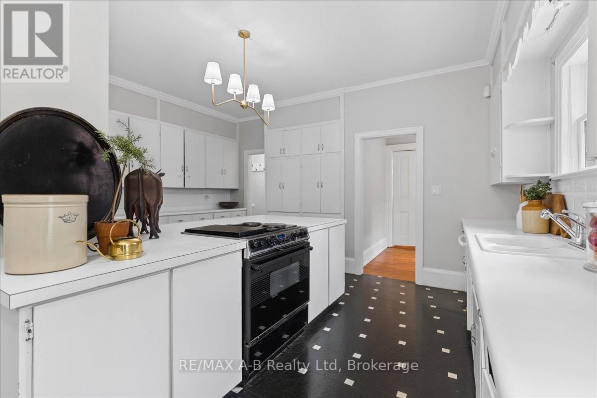 126 JOHN STREET NORTH Image 14