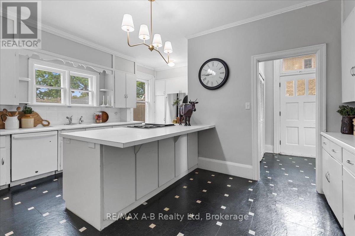 126 JOHN STREET NORTH Image 15