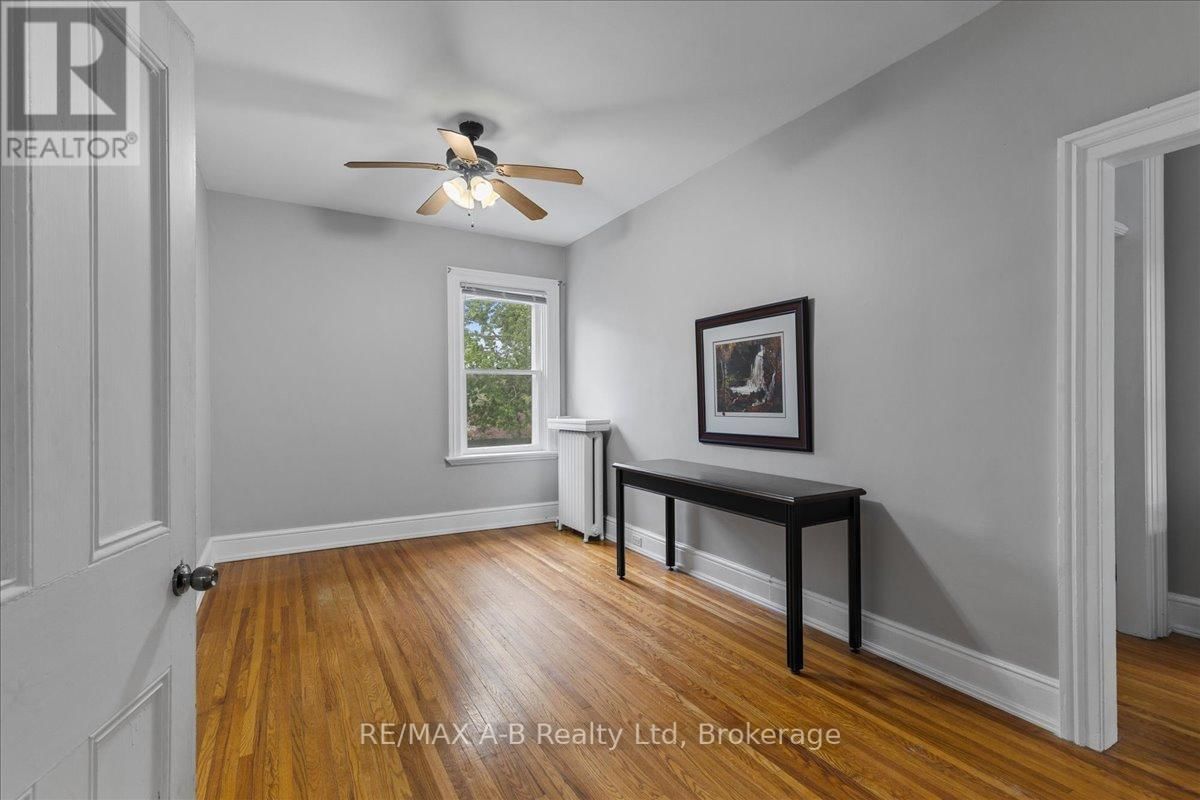 126 JOHN STREET NORTH Image 19