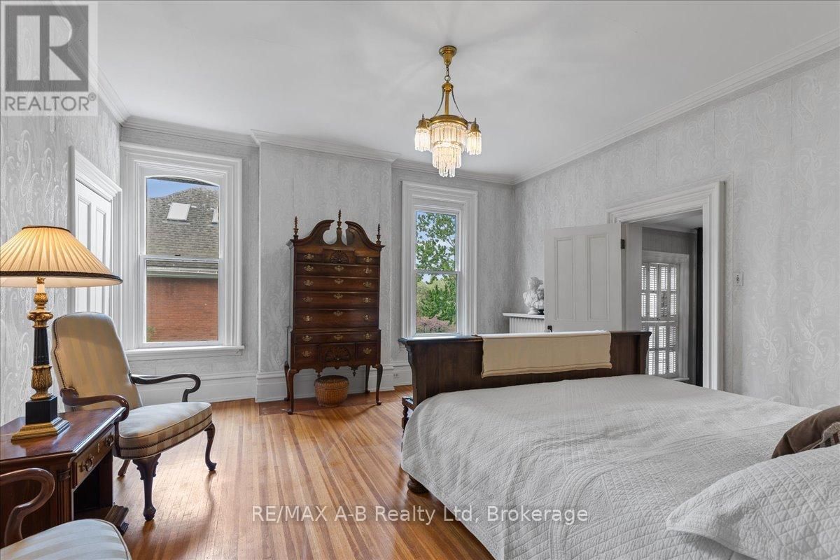 126 JOHN STREET NORTH Image 22