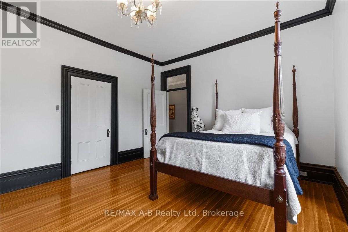 126 JOHN STREET NORTH Image 23