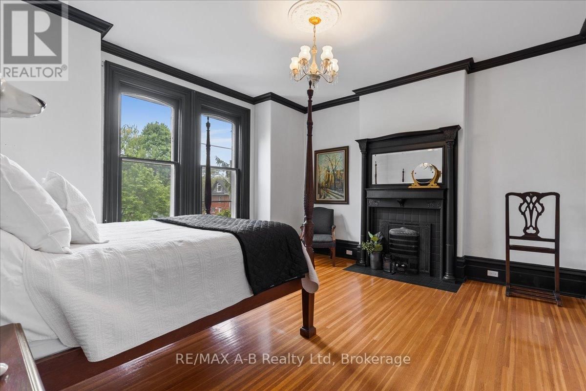 126 JOHN STREET NORTH Image 24