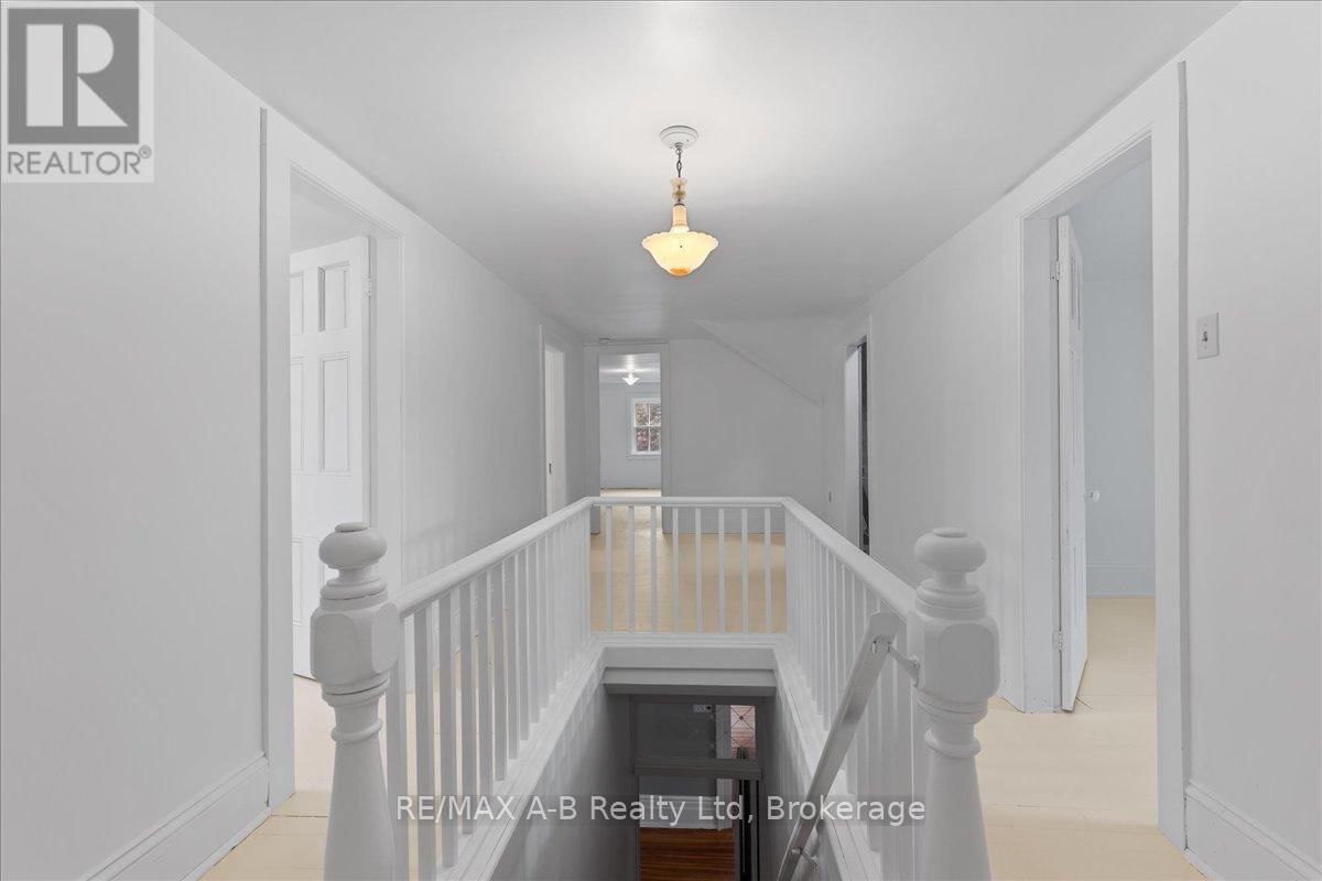 126 JOHN STREET NORTH Image 30
