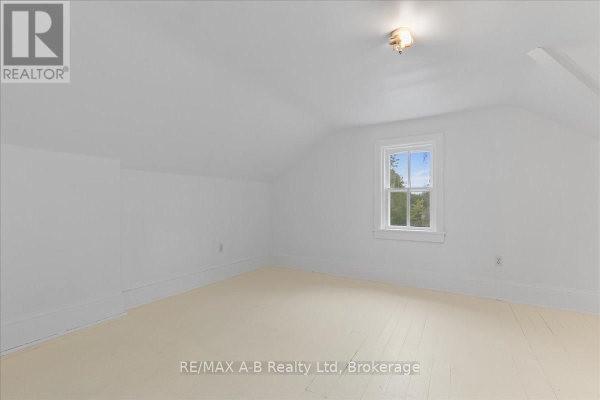126 JOHN STREET NORTH Image 31
