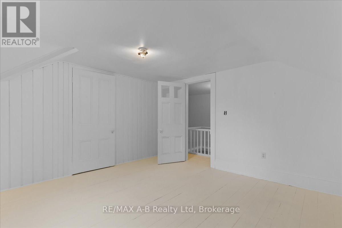 126 JOHN STREET NORTH Image 32