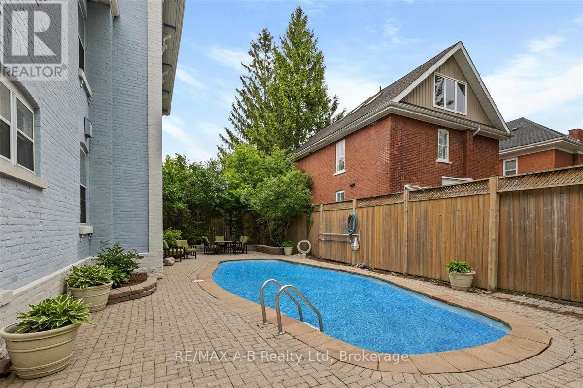 126 JOHN STREET NORTH Image 35