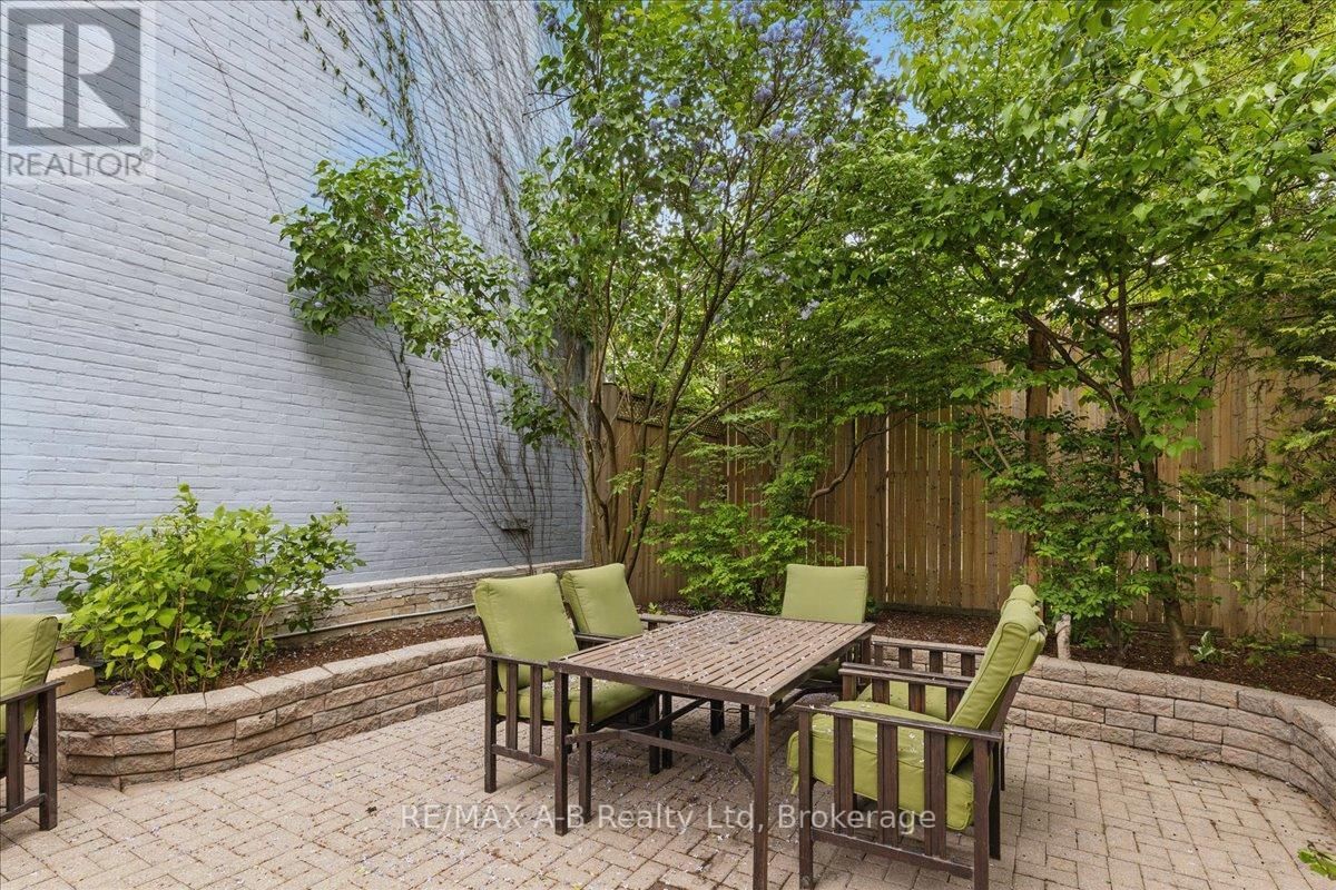 126 JOHN STREET NORTH Image 37