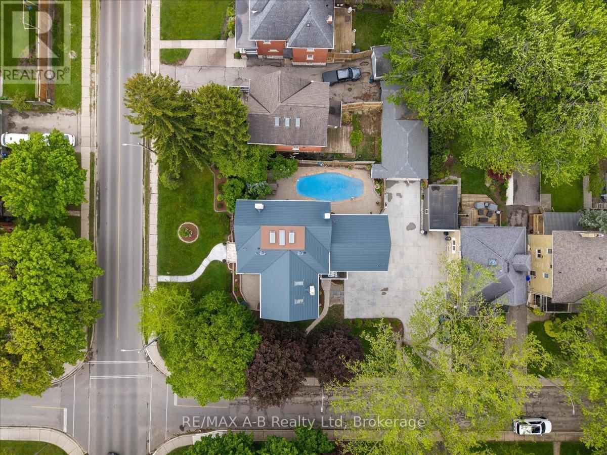 126 JOHN STREET NORTH Image 38