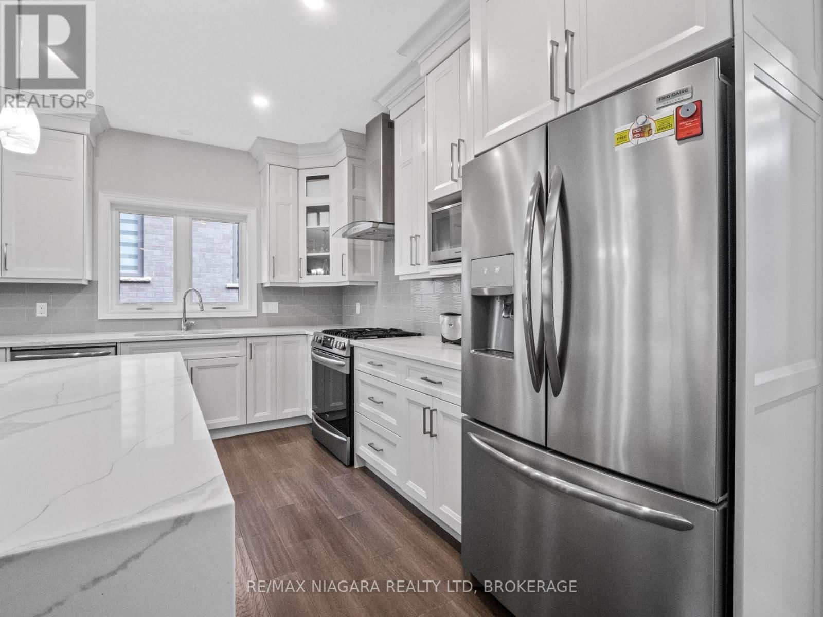 254 LANCASTER DRIVE Image 11