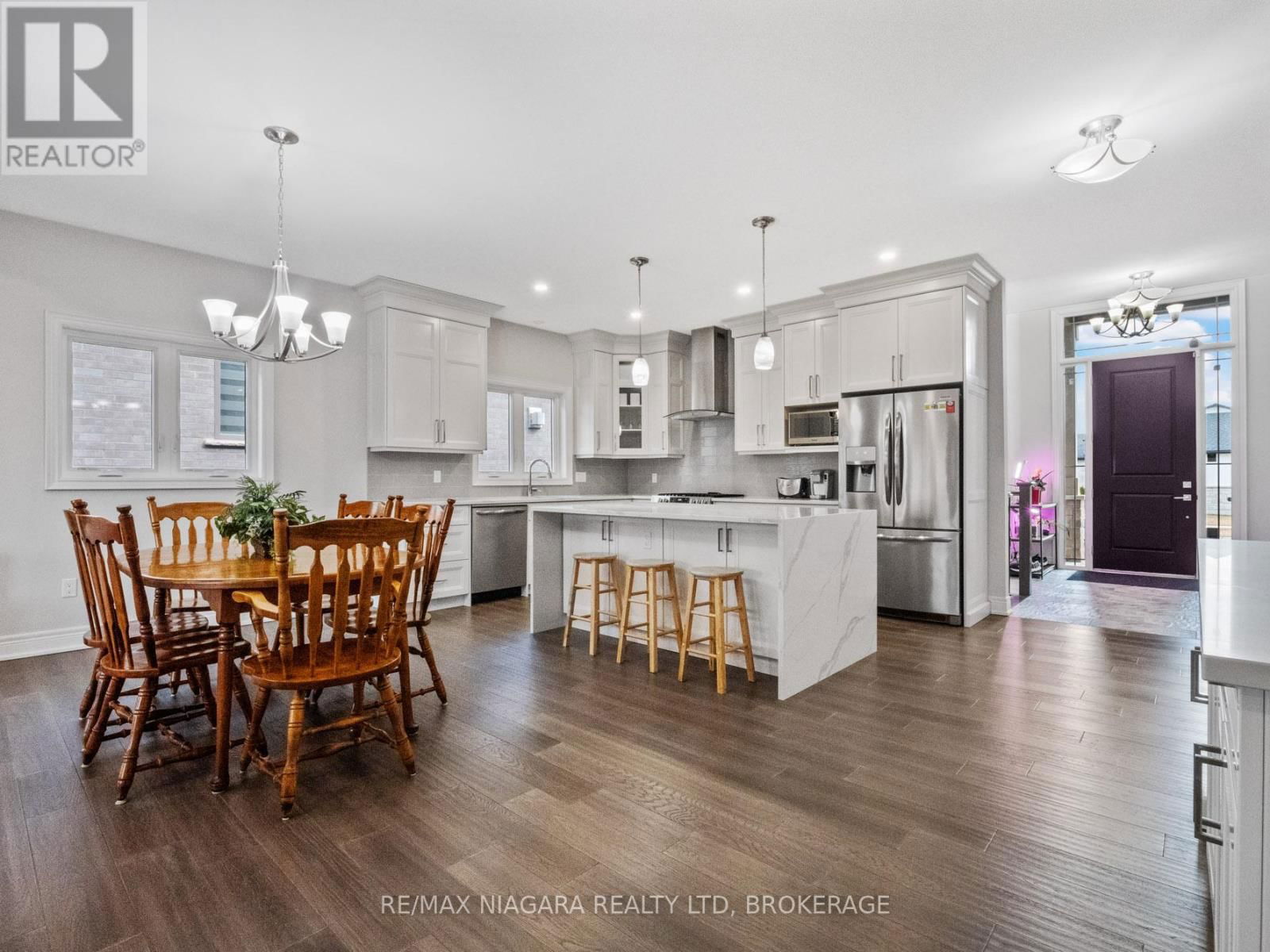 254 LANCASTER DRIVE Image 12