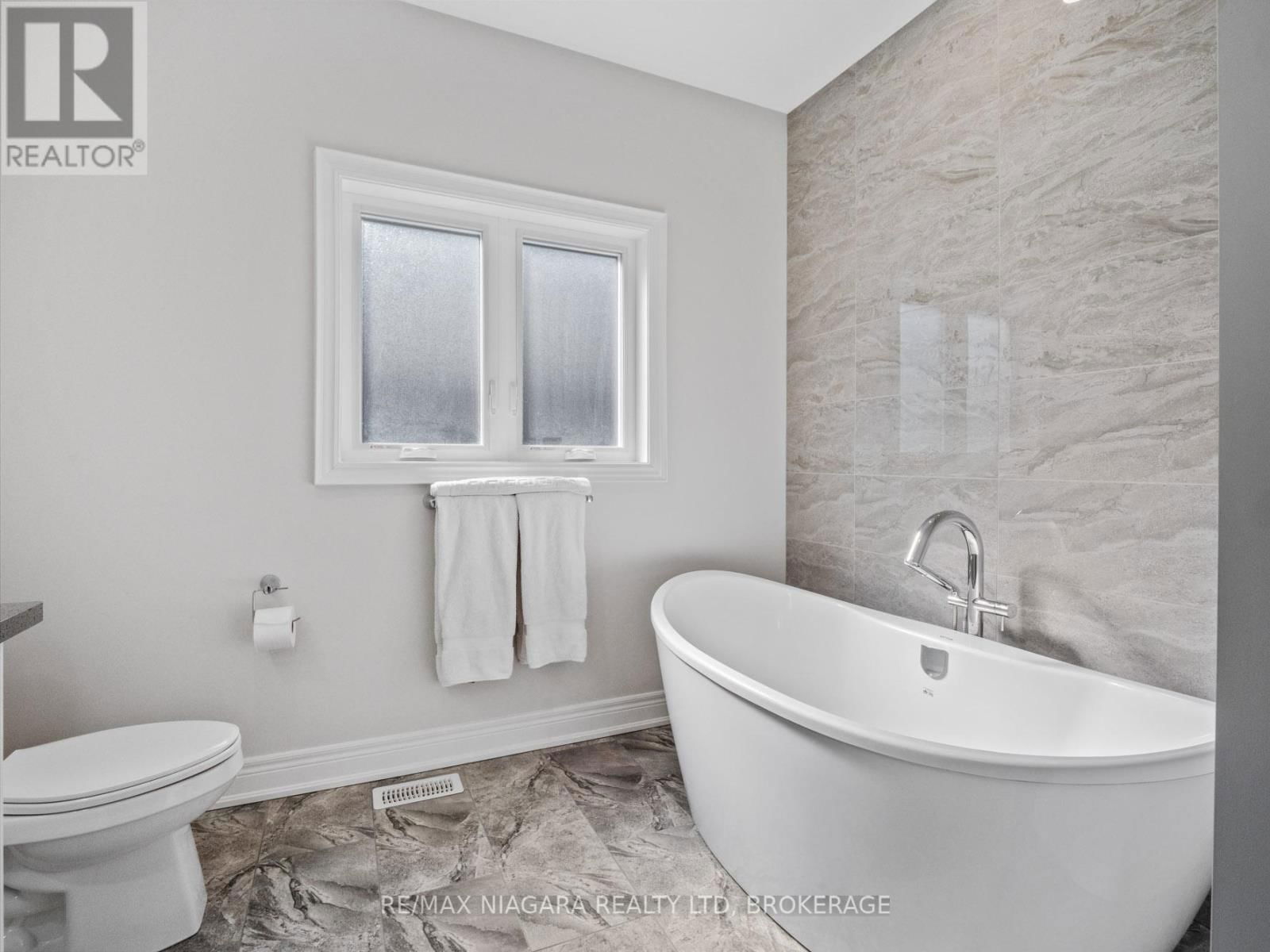 254 LANCASTER DRIVE Image 17